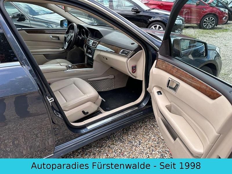 Gebraucht Mercedes E300 Avantgarde 231 PS (169 kW) 2014 Grau Limousine