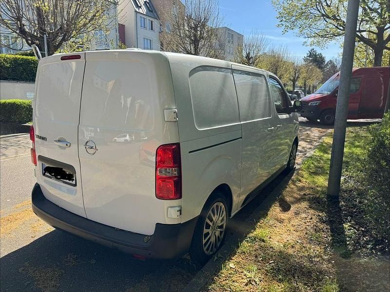 Gebraucht Opel Vivaro 120 PS (88 kW) 2022 Weiß Van / Kleinbus