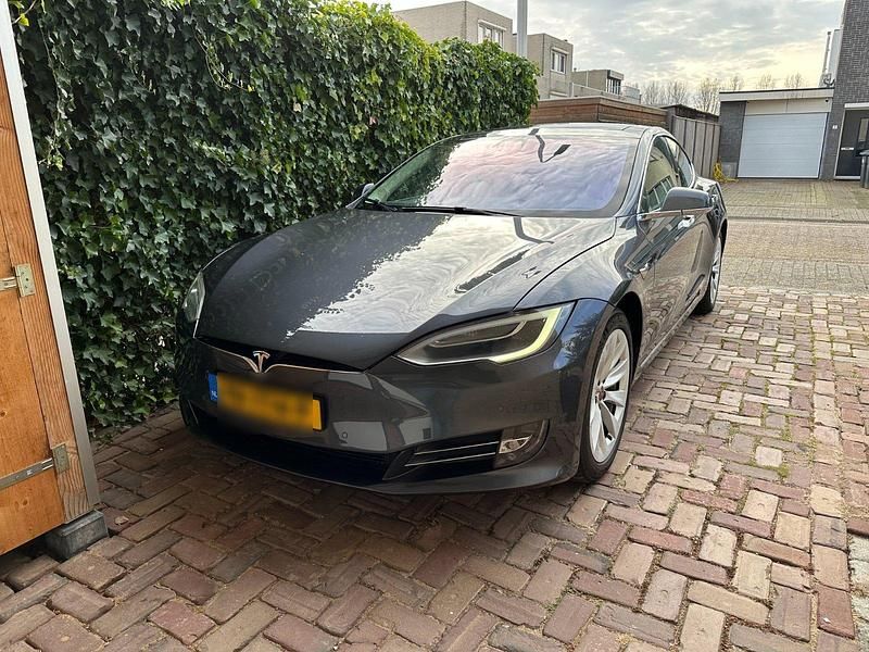 Grau Gebraucht 2017 Tesla Model S Kleinwagen | 25.950 € (Guter Preis) - Bild 1/4