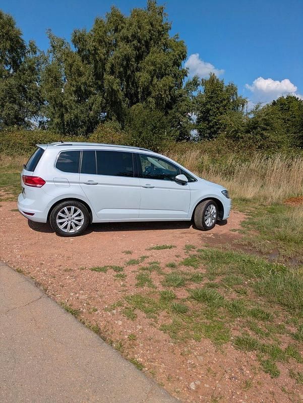 Gebraucht VW Touran Highline 150 PS (110 kW) 2018 Weiß Van / Kleinbus