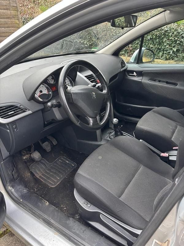 Gebraucht Peugeot 207 95 PS (69 kW) 2009 Grau Kombi