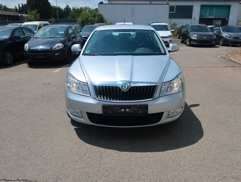 Silber Gebraucht 2011 Skoda Octavia Impuls Edition Limousine | 3.300 € (Superpreis) - Bild 1/4