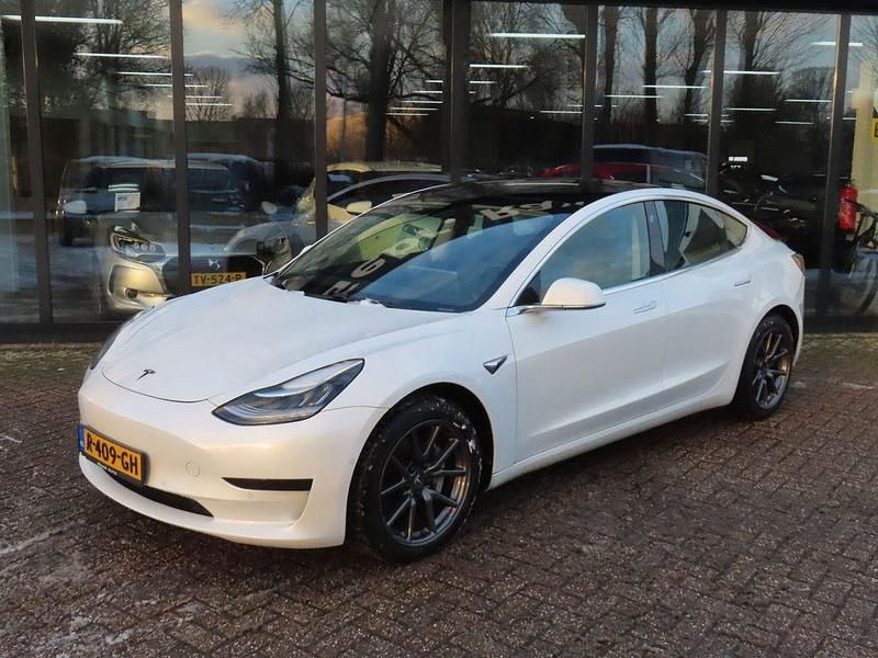 Gebraucht Tesla Model 3 Standard Range 175 kW (238 PS) 2020 Weiß Limousine