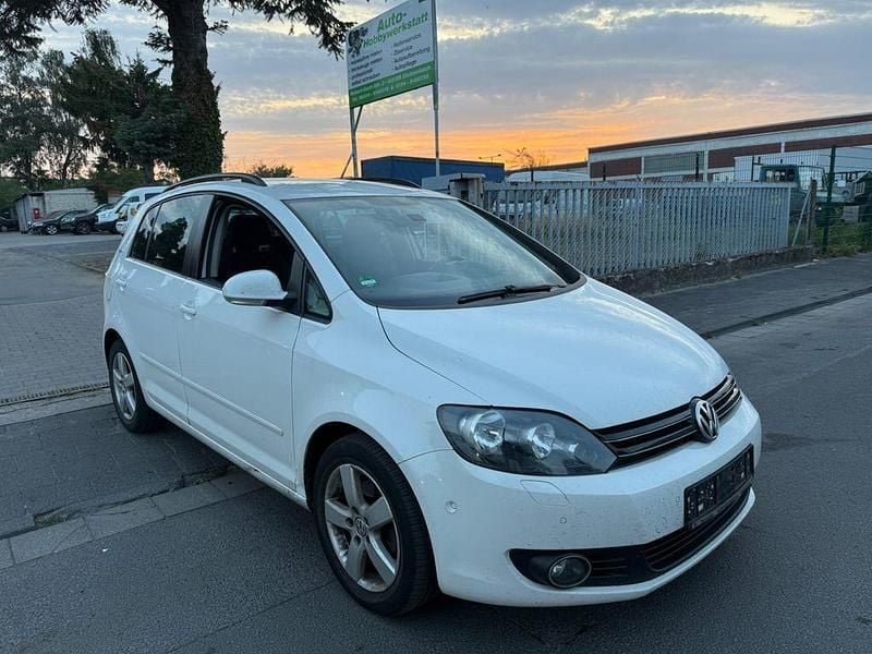 Weiß Gebraucht 2010 VW Golf Plus Team Van / Kleinbus | 3.490 € (Fairer Preis) - Bild 1/4