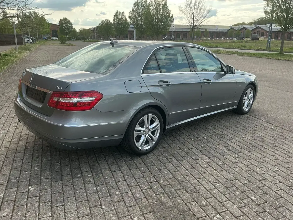 Occasion Mercedes E200 Avantgarde 184 ch (135 kW) 2011 Argent Berline