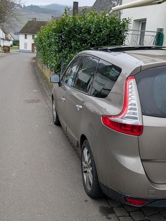 Beige Gebraucht 2011 Renault Grand Scénic III Luxe Van / Kleinbus | 3.500 € (Superpreis) - Bild 1/4