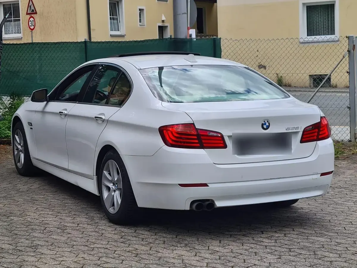 Gebraucht BMW 528 245 PS (180 kW) 2012 Weiß Limousine