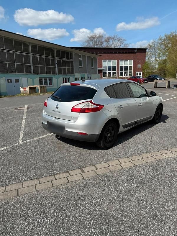 Gebraucht Renault Mégane III 110 PS (80 kW) 2013 Silber Kleinwagen
