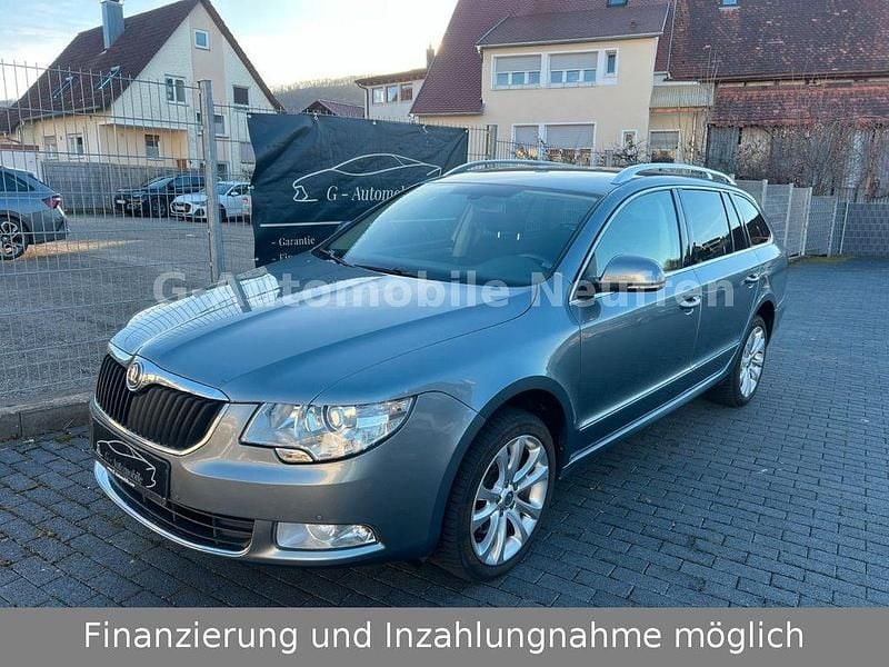 Grau Gebraucht 2011 Skoda Superb Kombi | 5.900 € (Guter Preis) - Bild 1/4