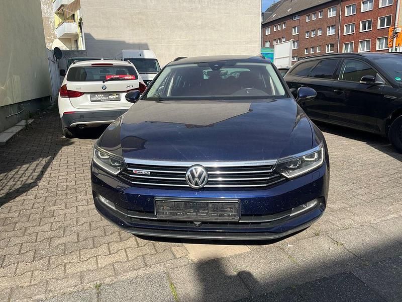 Blau Gebraucht 2018 VW Passat Comfortline Limousine | 11.900 € (Guter Preis) - Bild 1/4