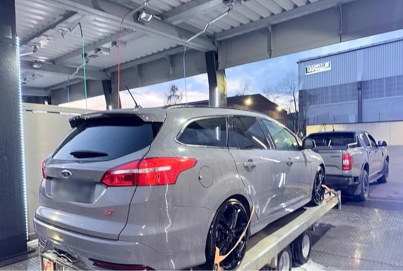 Usata Ford Focus ST 185 CV (136 kW) 2017 Grigio Station wagon