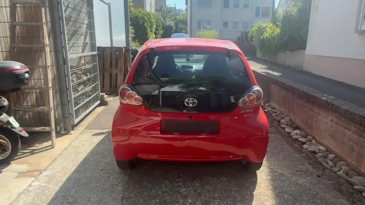 Gebraucht Toyota Aygo 69 PS (50 kW) 2012 Rot Kleinwagen