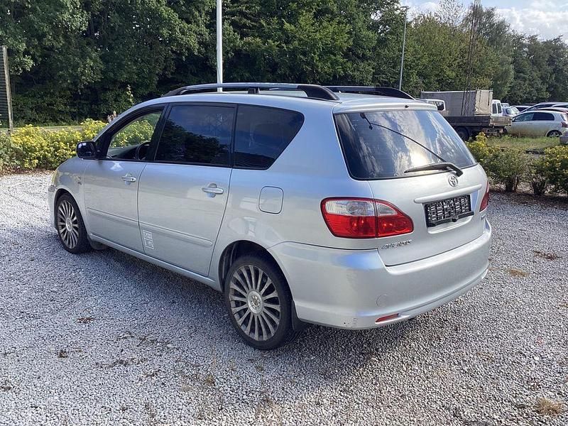 Gebraucht Toyota Avensis Verso 2004 Silber Van / Kleinbus