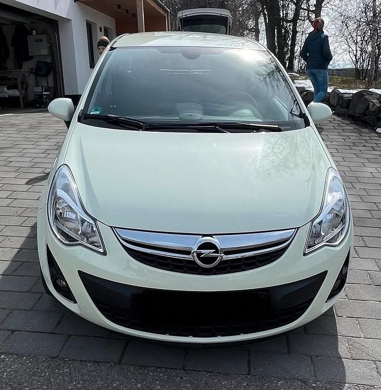 Second-hand Opel Corsa Active 101 CP (74 kW) 2013 Andere farben Hatchback