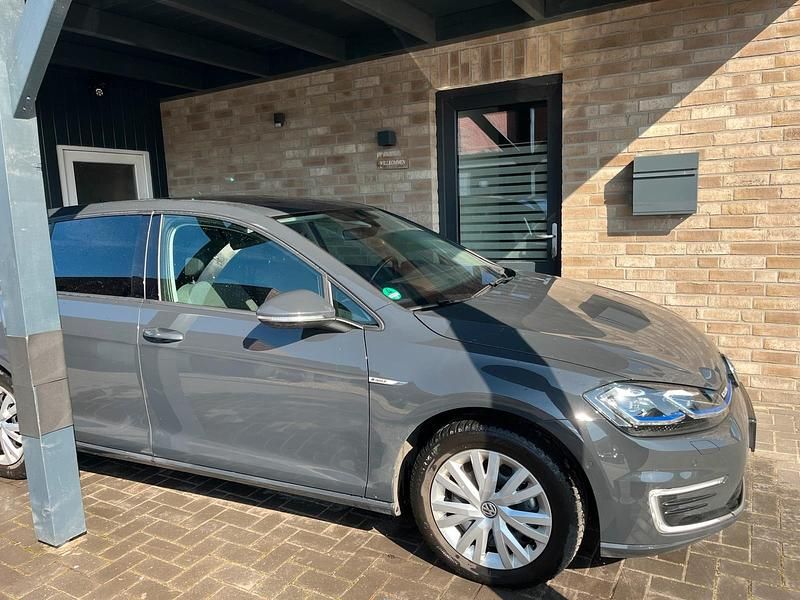 Gebraucht VW e-Golf 100 kW (136 PS) 2020 Grau Kleinwagen