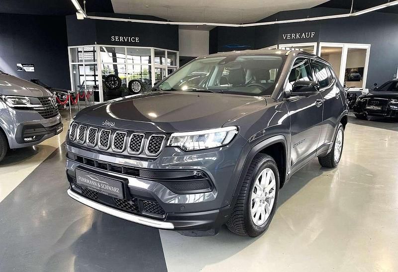 Grau Gebraucht 2024 Jeep Compass SUV | 29.610 € (Fairer Preis) - Bild 1/4