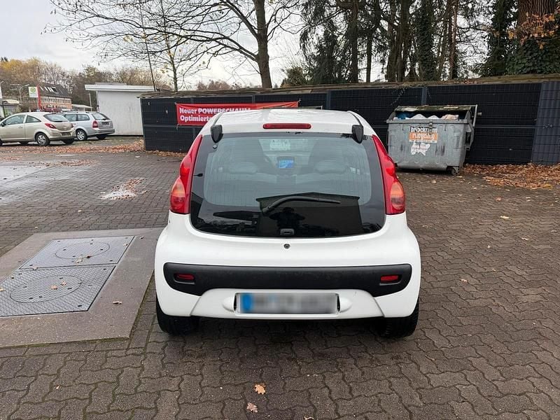 Gebraucht Peugeot 107 68 PS (50 kW) 2010 Weiß Kleinwagen