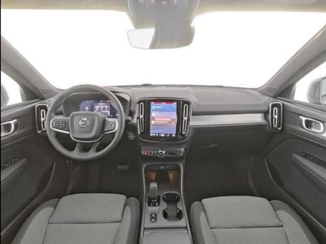 Gebraucht Volvo XC40 Core 163 PS (119 kW) 2025 Grau SUV
