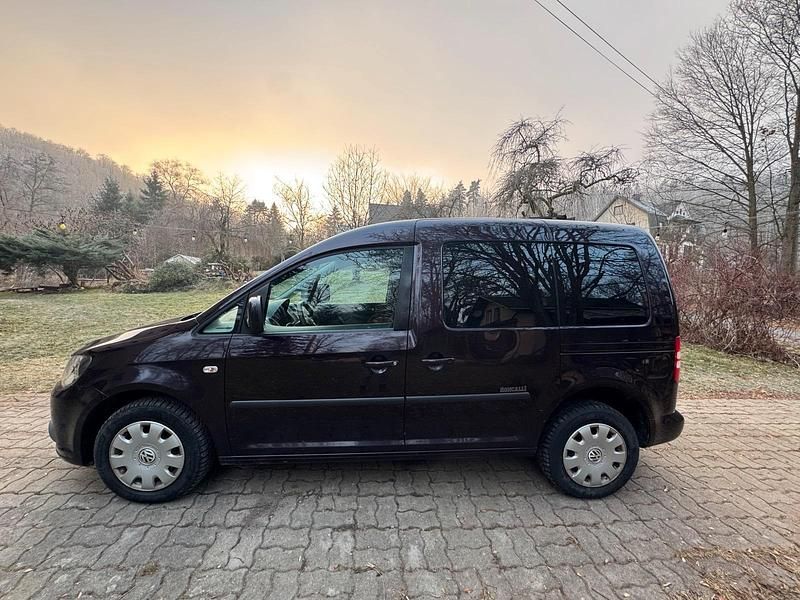 Violet Gebraucht 2011 VW Caddy Van / Kleinbus | 6.100 € (Guter Preis) - Bild 1/4
