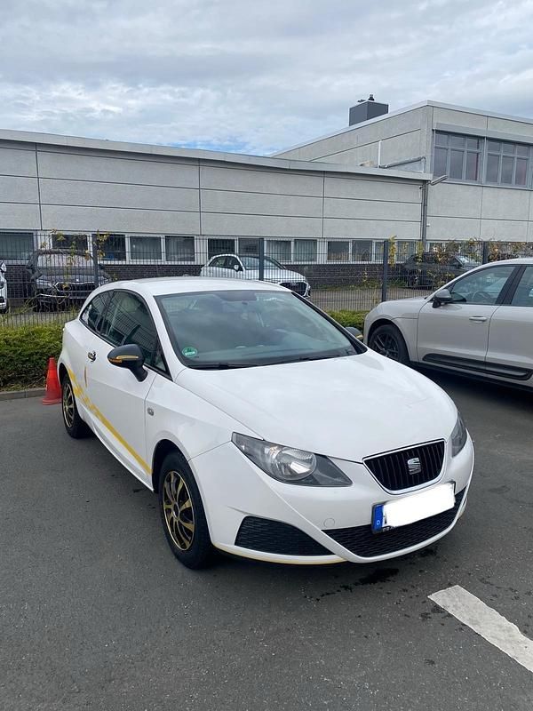 Weiß Gebraucht 2009 Seat Ibiza Kleinwagen | 2.800 € (Fairer Preis) - Bild 1/4