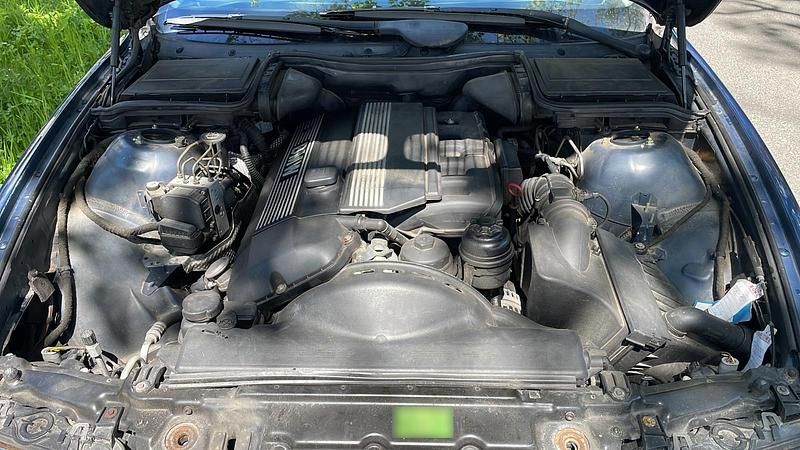 Second-hand BMW 525 192 CP (141 kW) 2002 Albastru Berlinǎ