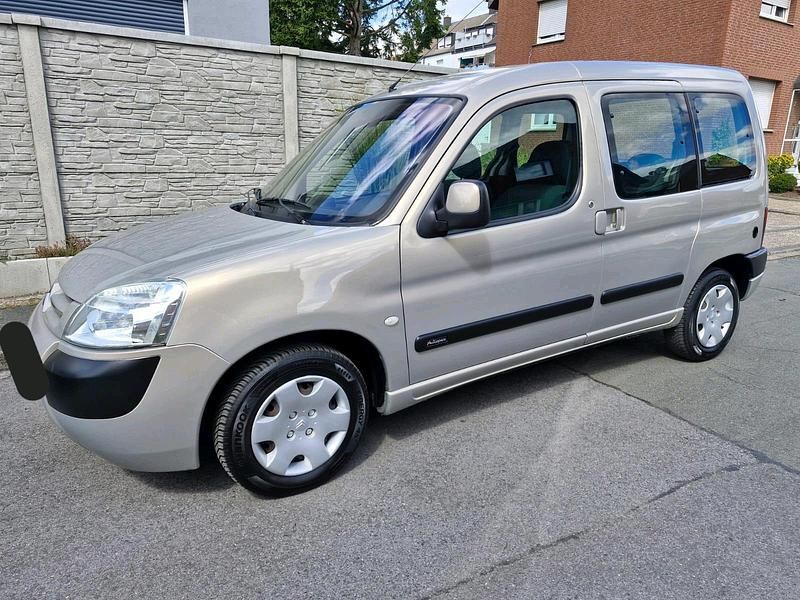 Andere farben Gebraucht 2006 Citroën Berlingo Van / Kleinbus | 5.390 € (Teuer) - Bild 1/4