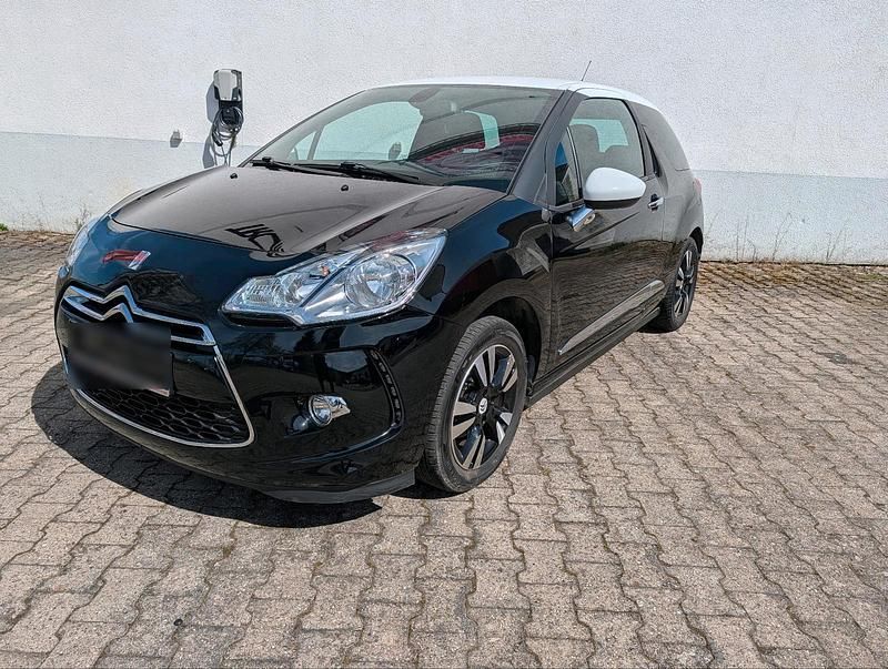 Gebraucht Citroën DS3 82 PS (60 kW) 2015 Schwarz Kleinwagen