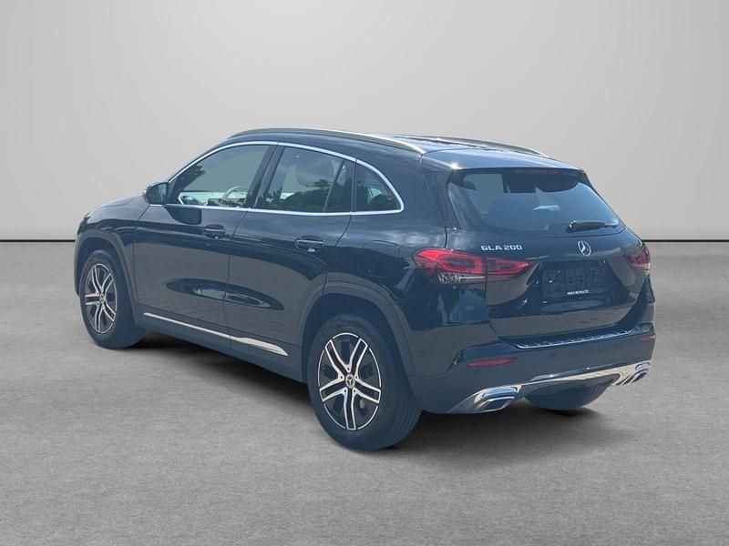 Gebraucht Mercedes GLA200 163 PS (119 kW) 2022 Unilack nachtschwarz SUV