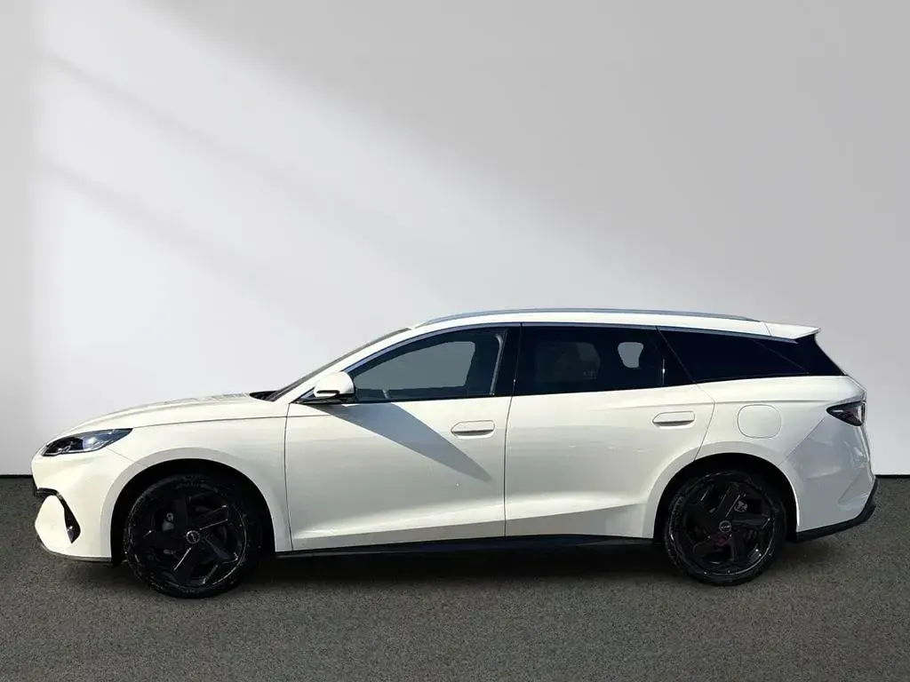 Używany BYD Seal Comfort 212 KM (155 kW) 2025 Beżowy Sedan/Limuzyna