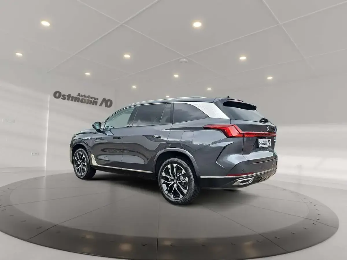 Neu MG MGS9 Comfort 299 PS (219 kW) 2026 Grau SUV