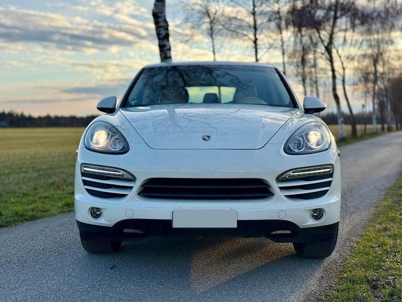 Second-hand Porsche Cayenne 300 CP (220 kW) 2012 Alb SUV