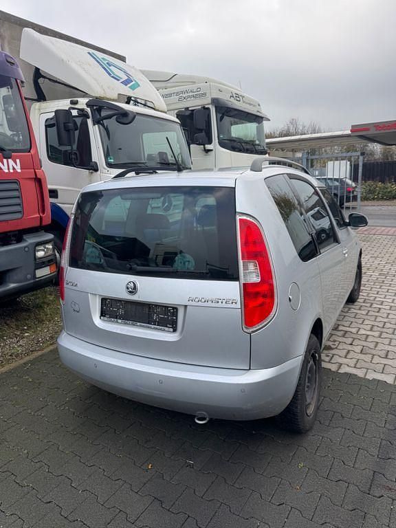 Grau Gebraucht 2015 Skoda Roomster Fresh Van / Kleinbus | 5.200 € (Fairer Preis) - Bild 1/4