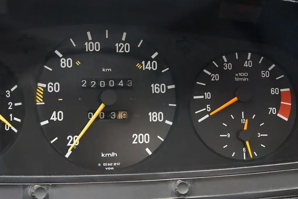 Gebraucht Mercedes 230 136 PS (100 kW) 1983 Grün Coupé