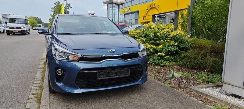 Blau Gebraucht 2018 Kia Rio DREAM-TEAM Edition Limousine | 8.900 € (Superpreis) - Bild 1/4