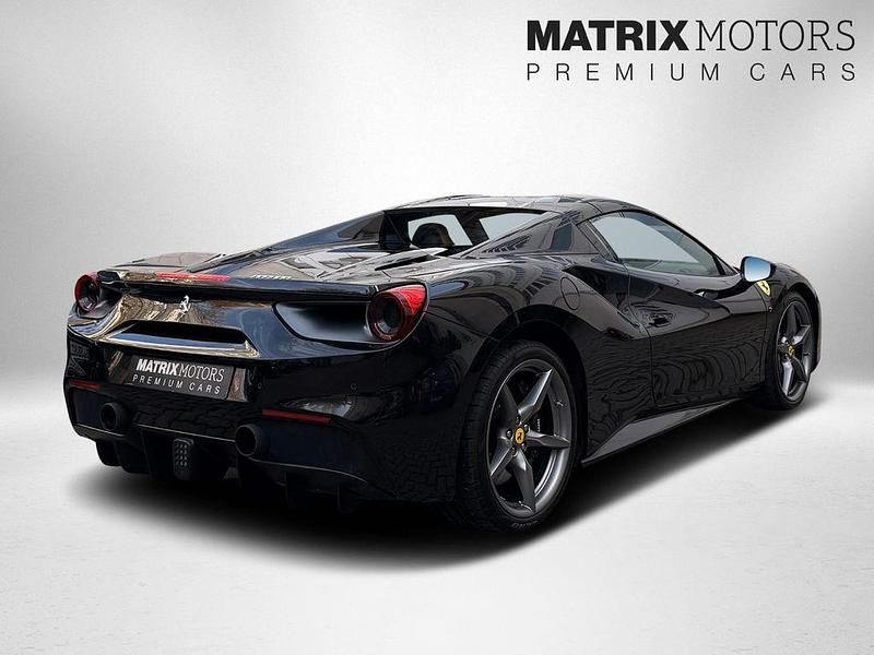 Second-hand Ferrari 488 669 CP (492 kW) 2018 Negru Cabrio