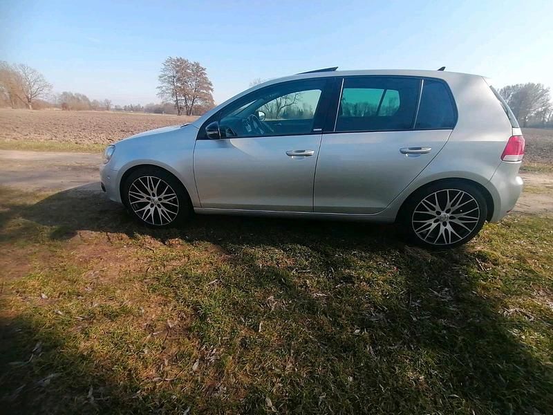 Gebraucht VW Golf VI 122 PS (89 kW) 2010 Silber Kleinwagen