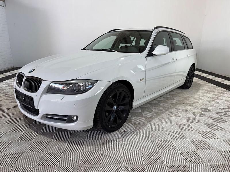 Weiß Gebraucht 2012 BMW 320 Exclusive Kombi | 7.999 € (Superpreis) - Bild 1/4