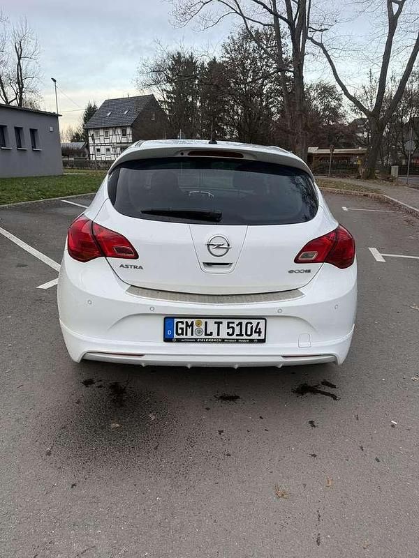 Gebraucht Opel Astra 136 PS (100 kW) 2014 Weiß Kleinwagen