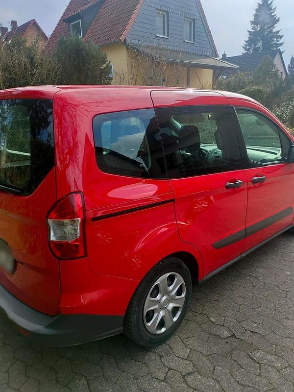 Gebraucht Ford Tourneo Courier 75 PS (55 kW) 2016 Rot Van / Kleinbus