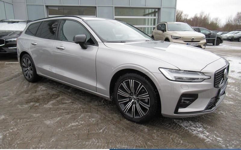 Gebraucht Volvo V60 Plus 197 PS (144 kW) 2025 Silver dawn Kombi