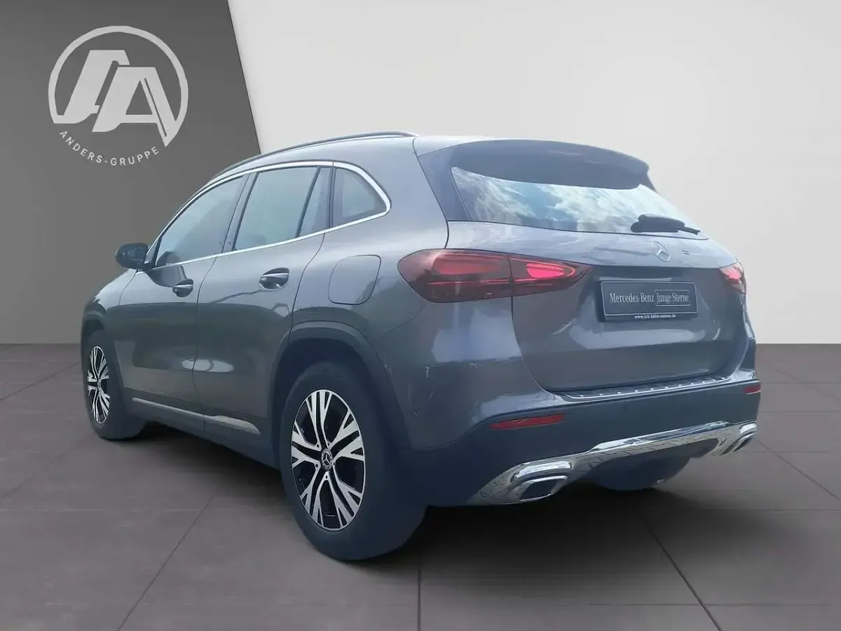 Gebraucht Mercedes GLA220 190 PS (139 kW) 2025 Mountaingrau SUV