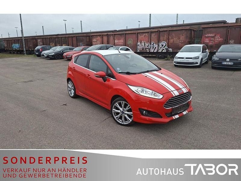 Gebraucht Ford Fiesta Titanium 101 PS (74 kW) 2015 Race red Kleinwagen