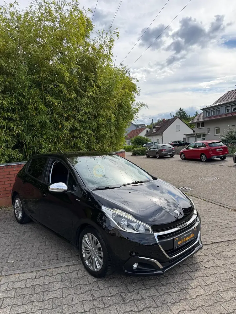 Gebraucht Peugeot 208 Style 82 PS (60 kW) 2017 Schwarz Kleinwagen