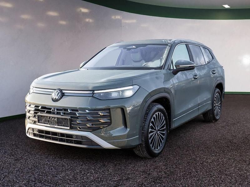 Neu VW Tayron Elegance 150 PS (110 kW) 2025 Grün / cipressino grün SUV