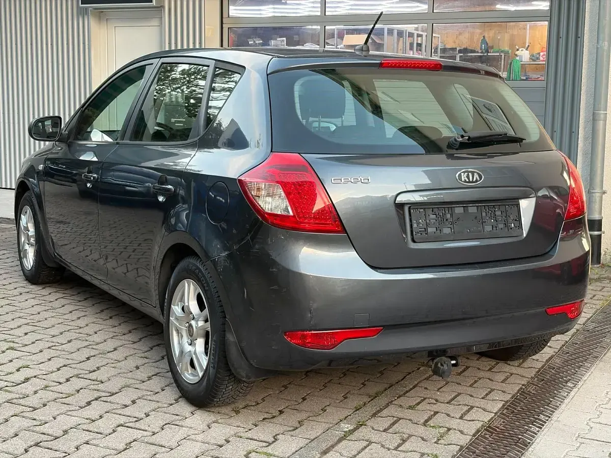 Gebraucht Kia Ceed 90 PS (66 kW) 2011 Grau Kleinwagen
