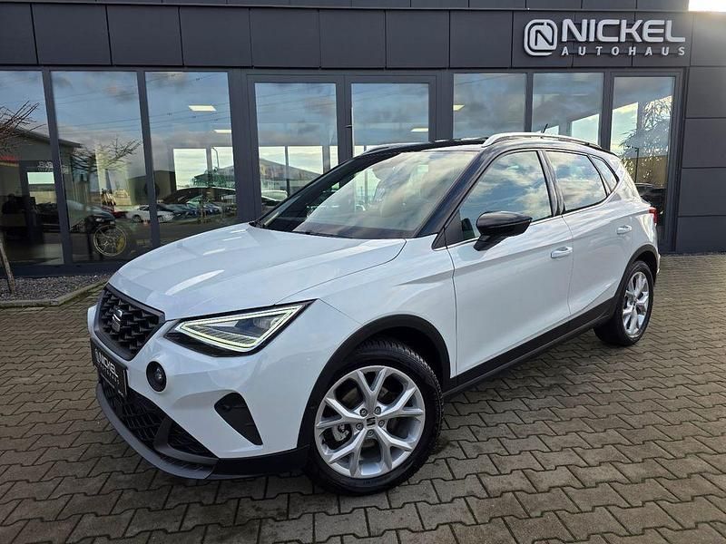 Weiß Gebraucht 2022 Seat Arona FR SUV | 21.499 € (Fairer Preis) - Bild 1/4