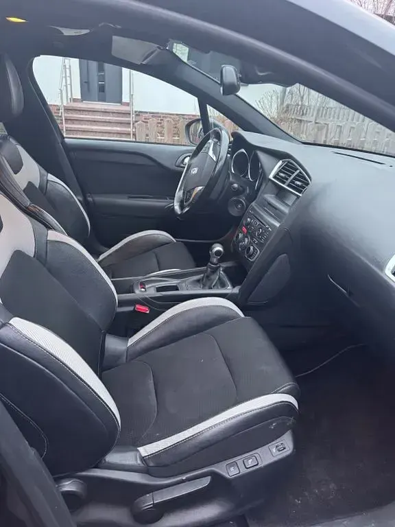 Gebraucht Citroën DS4 So Chic 120 PS (88 kW) 2013 Schwarz Kleinwagen