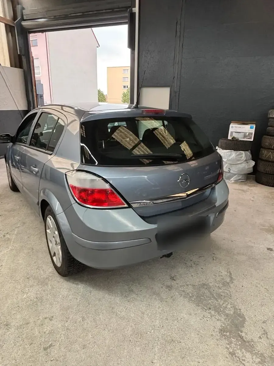 Używany Opel Astra 125 KM (91 kW) 2006 Szary Hatchback