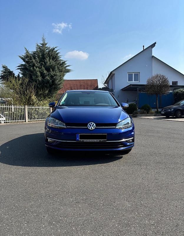 Gebraucht VW Golf VII 116 PS (85 kW) 2018 Blau Limousine