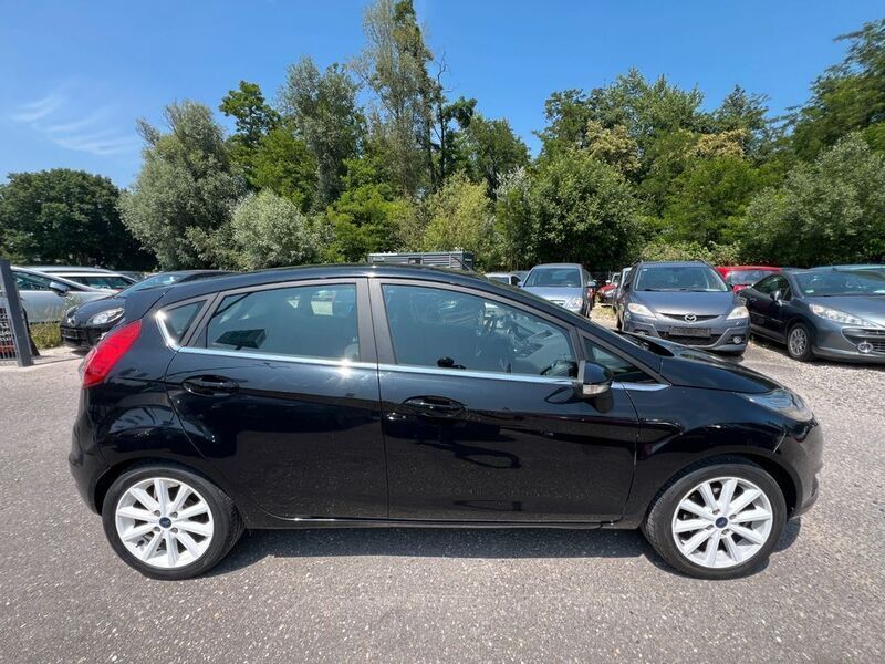 Gebraucht Ford Fiesta Titanium 101 PS (74 kW) 2015 Schwarz Kleinwagen